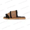 Vinterdesigner Kvinnor tofflor Flat Slides Woody Sandals Print Flats Mules Furry Black White Pink Slipper Wool Slide Shoes Storlek 34-42