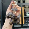 2021 Fashion Luxurys nyckelkedja Buckle Lovers Car Keychain Handgjorda l￤derdesigners nyckelringar m￤n kvinnor v￤ska h￤nge tillbeh￶r 19 f￤rg baiying