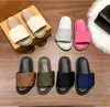 2023Designer Pool Pladers Slippers Show Show New Style Slipper Lady Shoting Shoes Top الجودة المصنوعة من الجلد صندل صنسيت Slids Flat Rubber Slides1