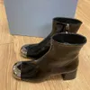 Siyah Patent Deri Botlar Metal Kare Kafa Yan Fermuar Moda Botları Düşük Topuk Martin Öngen ayak bileği Lüks Tasarımcılar Marka Ayakkabı
