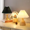 Masa lambaları İskandinav başucu lambası masif ahşap kumaş yaratıcı oturma odası çalışma küçük masa kişiselleştirilmiş el dekoratif aydınlatma