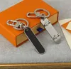 2022 Luxury Keychains Designer Unisex Key Chain Real Leather with rostfritt stål Keychain Good Nice and Box Baiying