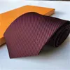 23SS MENS TIE marka moda mektubu şerit% 100 bağlar ipek hombre gravata ince kravat erkekler klasik iş gündelik tiess 688 9053