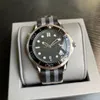 2022 Relojes de alta calidad 007 James Men's Watch 300m Movimiento automático Cleaning Factory Diseñador Luminous Water Imeper