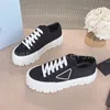 Kadınlar Klasik Tuval Spor Ayakkabıları Loafers Tasarımcı Ayakkabı Chaussures Yaz Flattie Naylon Nefes Alabilir Tuval Sneake