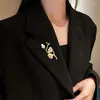 Broches coréenne élégante Zircon atmosphère fleur de prunier broche pour femmes perle naturelle fleur mode manteau broche vêtements accessori