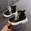 Stivali Colore della caramella Ragazza del bambino Scarpe per bambini Beige Nero Giallo Primavera Autunno Bambini Ragazzi Botas Piattaforma Corta E06303 L220921