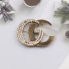 Designer di uomini di lusso Designer Brand Brand Libera doppia lettera 18k oro oro intalato cristallo di strass di strass per la spilla perle perle sposate per feste di Natale accessori per feste di Natale