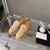 Мокасины Дизайнерская женская обувь с металлической пряжкой Маленькие кожаные туфли на плоском каблуке Тонкие туфли
