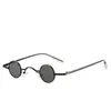 Occhiali da sole Red Tiny Round Retro Metal Frame Black Men Punk Occhiali da sole Donna Uv400 Decoration Eyewear