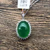 Anhänger-Halsketten aus natürlicher tropfenförmiger grüner Jade mit Anhängern aus 925er-Sterlingsilber. Fügen Sie Kettenschmuck hinzu