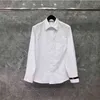 Tb thom 2022 Novas camisas moda homens magro branco de manga comprida camisa casual rel￳gio de mangueira padr￣o oxford tecido de tecido s￳lido roupas