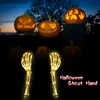 Abbigliamento per cani 1Pair Skeleton Hand Solar Light Outdoor Illuminato Arm Stakes Incandescente Skull Hands Decorazione di Halloween Lampada da prato 220921