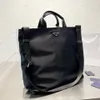 Luxury Tote Bag designer handväska svart nylon stor kapacitet axelväska damer mode shopping shopping
