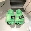 2022 Designer Allover Kvinnor tofflor Furry Plush Slide Fur Sandals Warme Slipper Inomhus vinter sandaler Gr￶n svart vit beige