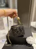 Kadınlar çapraz gövde çantaları omuz çanta tasarımcısı lüks mini taşınabilir kutu kozmetik ruj çantası koyun derisi siyah bayanlar moda küçük cüzdanlar altın top zinciri 11cm