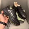 デザイナー Rhyton カジュアルシューズ男性女性革厚い底お父さんグッチスニーカーヴィンテージ Chaussures レースアップ増加プラットフォームイチゴマウス口