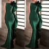 Emerald Green Mermaid Prom Dresses Ruffles spetsapplikationer ärmlös chic satin formella aftonklänningar soptåg monterad lång special tillfälle klänning