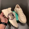 Designer Rhyton Casual Skor Män Kvinnor Läder Tjocksula Dad Guccie Sneakers Vintage Chaussures Snörning Öka Plattform Strawberry Mouse Mun