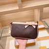 2022 mode underarmsäck kvinnor handväska handväska klassiska koppling axel crossbody väskor med bowknot blixtlås plånbok tippbar rem be2986
