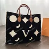 Moda Donna Totes Designer Onthego Borse Classic Letter Print Tote Bags Teddy Shopping Bag Borsa a tracolla a tracolla in lana d'agnello invernale