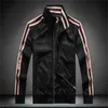 2024 MENS JACKE HOODED Spring Autumn Style For Men Women Windbreaker Coat Longeple Fashion Jackets med dragkedjor Letters Tryckt Outwears Coats Storlek M-4XL