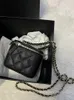 Kobiety torby krzyżowe torebki na ramię designer luksusowe mini przenośne pudełko kosmetyka szminka szminka owcza skóra czarne damskie mody małe torebki złotą piłkę łańcuch 11 cm