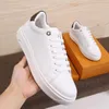 2022 Mens Casual Flat Trainer Designer Luxury Designer Breathable White Tennis Sport Shoe Lace Up Multi Colored para otoño Invierno MKJJ000000001