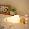 Luci notturne Cute Duck Light USB ricaricabile LED sdraiato piatto in silicone che accarezza interruttore camera da letto lampada da comodino regalo