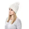 Proteggi i capelli Berretto foderato in raso Cappello berretto lavorato a maglia da donna con pompon Palla di pelliccia sulla parte superiore Berretti invernali da donna Mantieni caldi i berretti con teschio