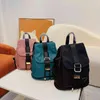 Mochilas Escolares Estilo Mochila Bolsas Pbag Moda Feminina Bolsas de Ombro Designer Bolsa de Inverno Clutches Saco de Viagem Retro Mochilas 220803Multi Po