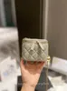 Kvinnor crossbody väskor axel handväskor designer lyx mini bärbar låda kosmetisk läppstift väska fårskinn svarta damer mode små purses gyllene bollkedja 11cm