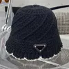 Zimowy projektant dzianinowy kapelusz typu Bucket dla kobiety męskie luksusowe dopasowane czapki projektanci czapki moda solidna wełniana czapka Casquette