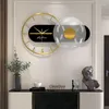 Väggklockor ljus lyx metallklocka modern minimalistisk personlighet mode vardagsrum hem dekoration med lampa