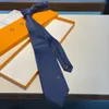 Desginer Cravatta fatta a mano in tessuto scozzese blu cravatte di seta per lavoro Uomo Moda stile sentirsi a proprio agio lusso lettera L regalo per feste 22092304CZ