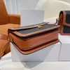 Designer tygväskor mode män axel väska kvinnor handväska mode klassisk retro bokstav vanlig stjärnor blommiga hjärtan läder designerbag semester gåva två storlek mycket trevligt