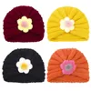 OC D005＃子供の帽子花柄の装飾色の編み羊毛の帽子が厚くなり、冬の卸売で暖かく保つ
