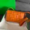 Riktigt spegelkvalitet Kvinnor väver väska läder axelband kuddpåsar lyxdesigners äkta läder crossbody handväska plånbok full förpackning