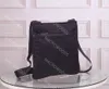 Tasarımcılar Erkek Çantalar Omuz Çantası Moda Klasik Crossbody Crossbody Telefon Çantası Kılıfları Kartlar Lüks Su Geçirmez Tuval Çanta Sırt Çantası Adam İş Mini Messenger Çantalar