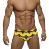 Briefas masculinas para masculino de banho de banho masculino Push up swimming swimming masculino macho baixa cintura biquíni graffiti roupas de banho esportes rápidos e respiráveis ​​troncos de surf j220913