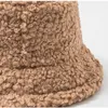 Stingy Brim Chapeaux pour Femmes Automne Hiver Seau Agneau En Peluche Doux Chaud Pêcheur Chapeau Panama Casual Caps Lady Plat Style Coréen 220922