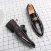 Fashion Loafers Men Shoes Python Pattern Shiny PU Pointed Metal Decoration Business Casual Wedding Party Daily AD202