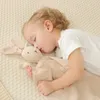 ヘアアクセサリーモスリン赤ちゃん掛け布団ソフトコットンビブタオルかわいい眠っている眠っている眠っている人形の赤ちゃんのためのおもちゃ