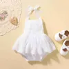 Rompers 2022ベビーサマーカレット新生児の女の子ホワイトレースフローラルロンパーノースリーブホルターフリルジャンプスーツ衣装J220922