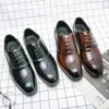 Zarif Oxford Ayakkabı Erkek Ayakkabı Düz ​​Renkli Pu Square Head Brogue Graving Lace Up Budate Düğün Günlük Ad215