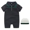 1-2 歳ベビーロンパース男の子女の子キッズデザイナーレターストライプ綿 100% 新生児長袖半袖ジャンプスーツ帽子 2 個セット G00001
