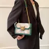 Une croix diagonale d'épaule petit sac carré à la mode chaîne de verrouillage polyvalente