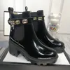 Moda luksusowy designerski klasyczny botki do druku skórzany diamentowy metalowy guzik Miss Winter Mid Heel Krótki rozmiar z oryginalnym pudełkiem