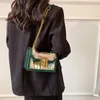 Une croix diagonale d'épaule petit sac carré à la mode chaîne de verrouillage polyvalente