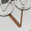 Orecchini a cerchio con ciondolo da donna Orecchini a cerchio color argento Alfabeto Designer di moda Orecchini semplici Designer Lettera L Ragazza Festa di compleanno Regalo 22092302CZ